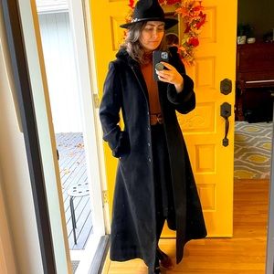 Very warm winter 100% wool coat with hood